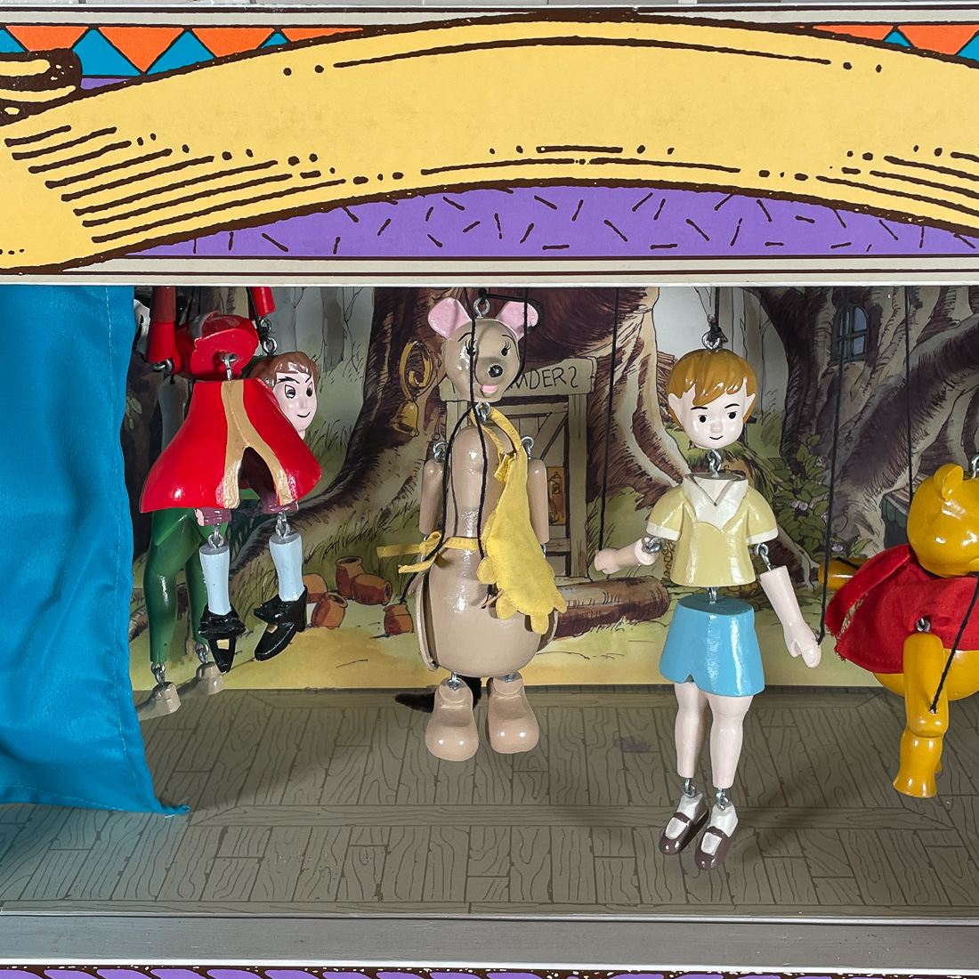 DISNEY MAGIC PUPPET THEATER