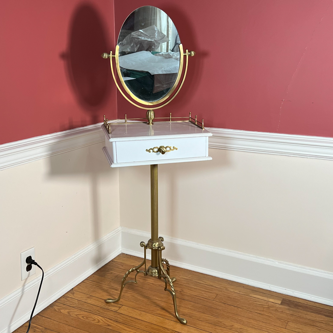 VANITY TABLE