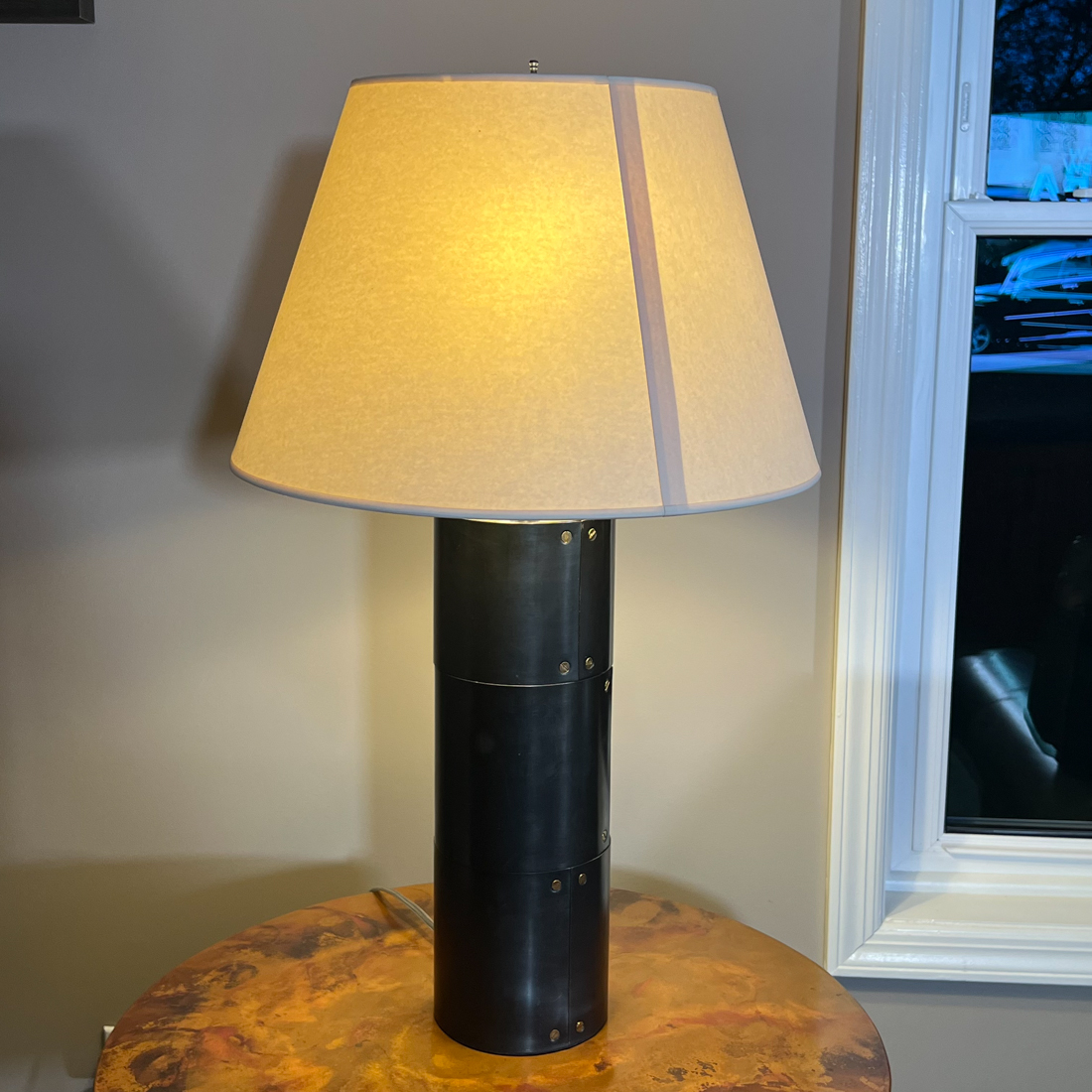 BLACK ACRYLIC TABLE LAMP