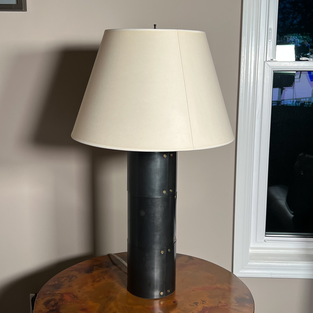 BLACK ACRYLIC TABLE LAMP