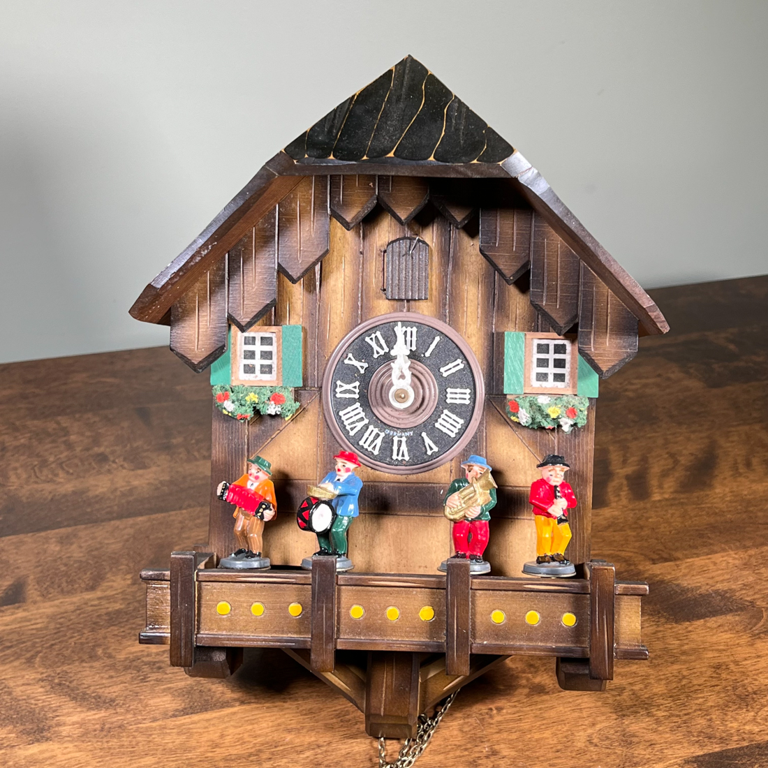 SWISS/GERMAN CUCKOO CLOCK
