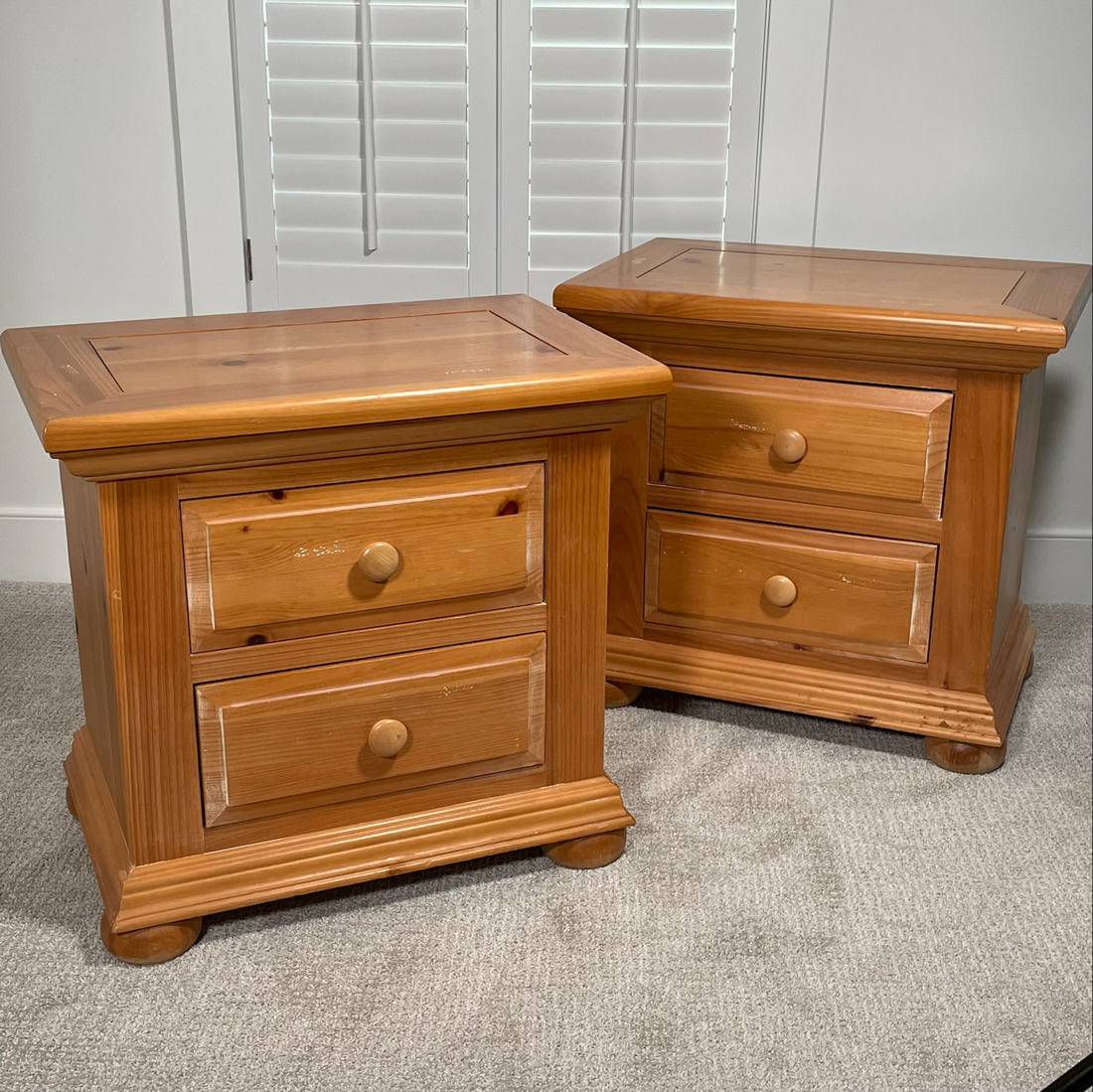 PAIR BROYHILL NIGHTSTANDS