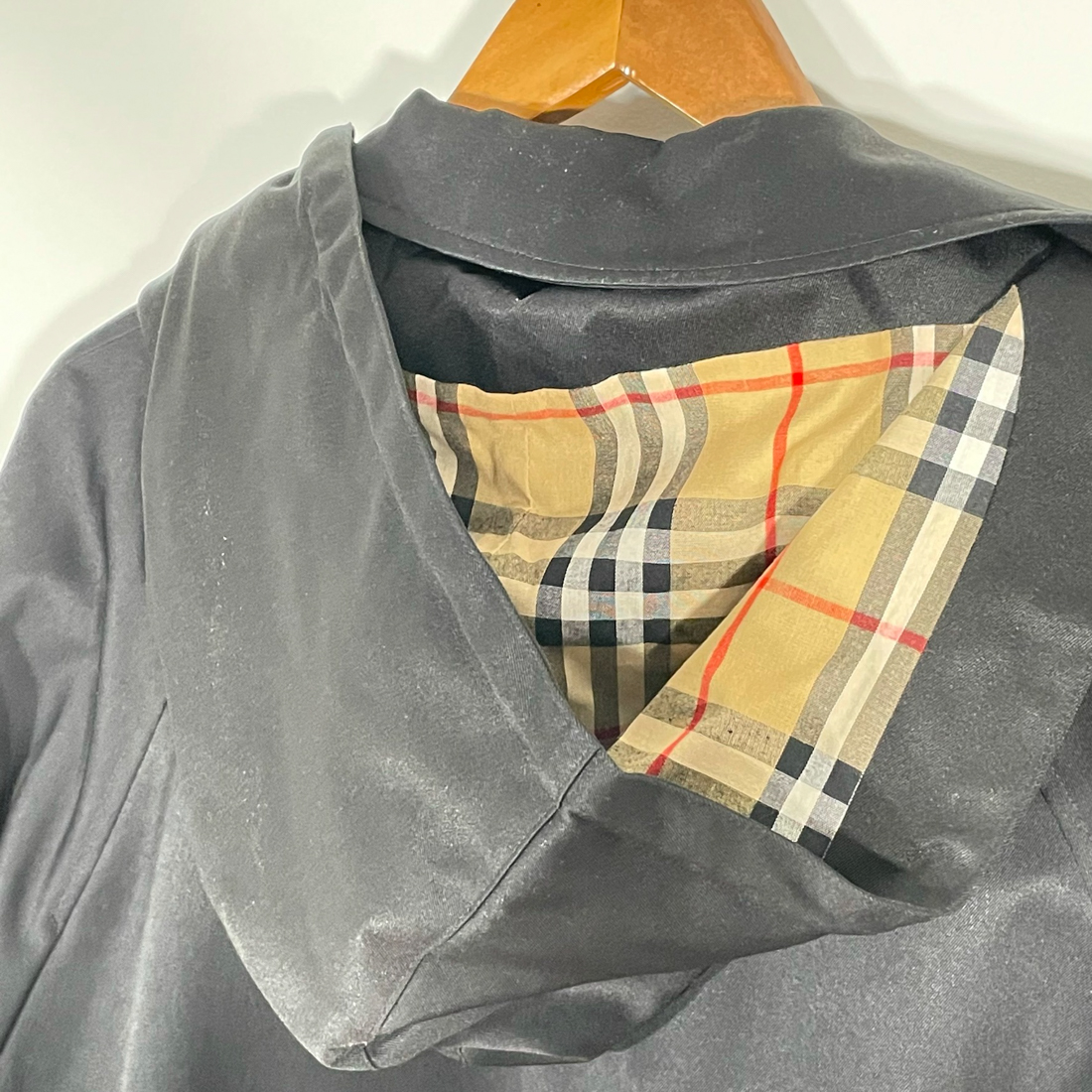 BURBERRY RAINCOAT