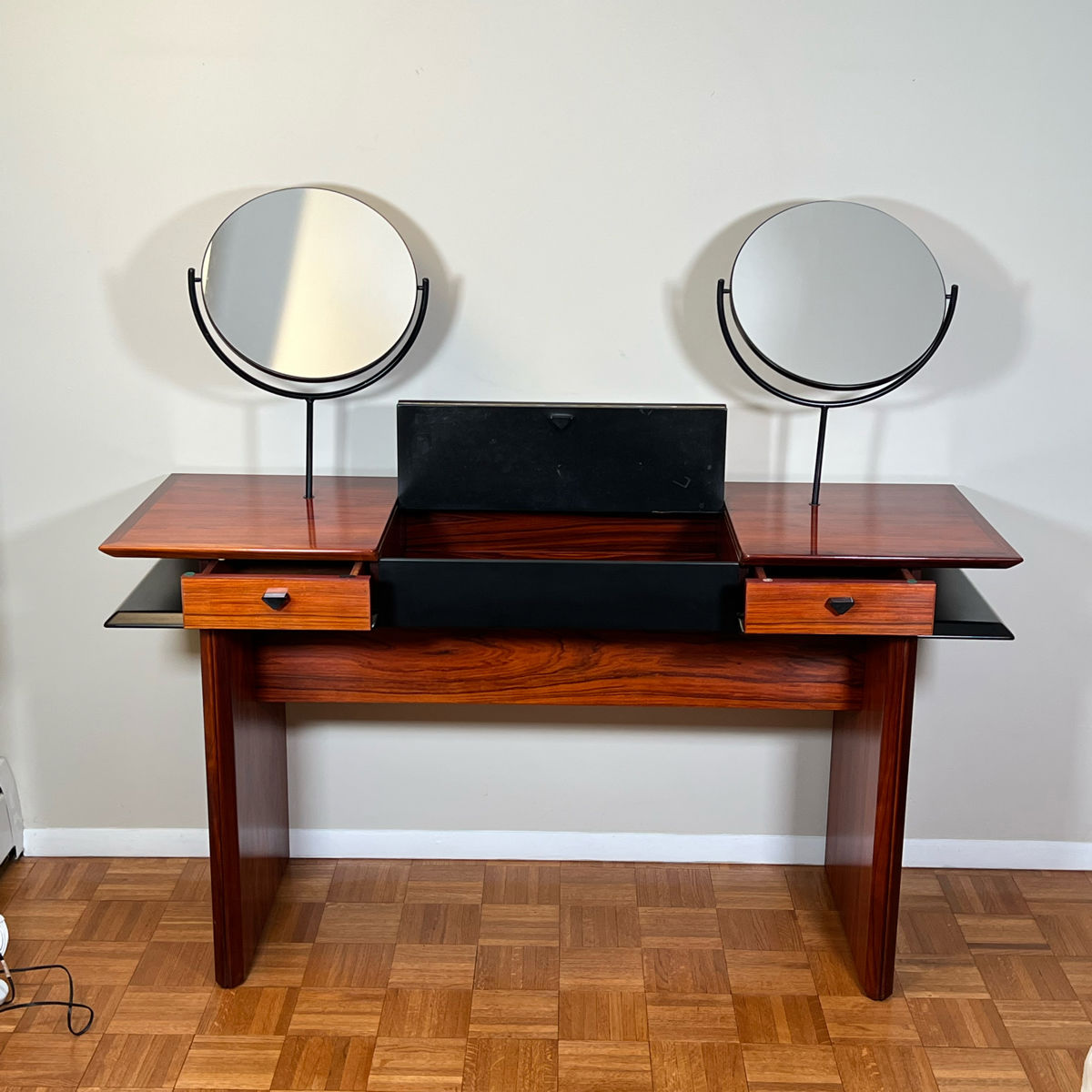ART DECO VANITY TABLE