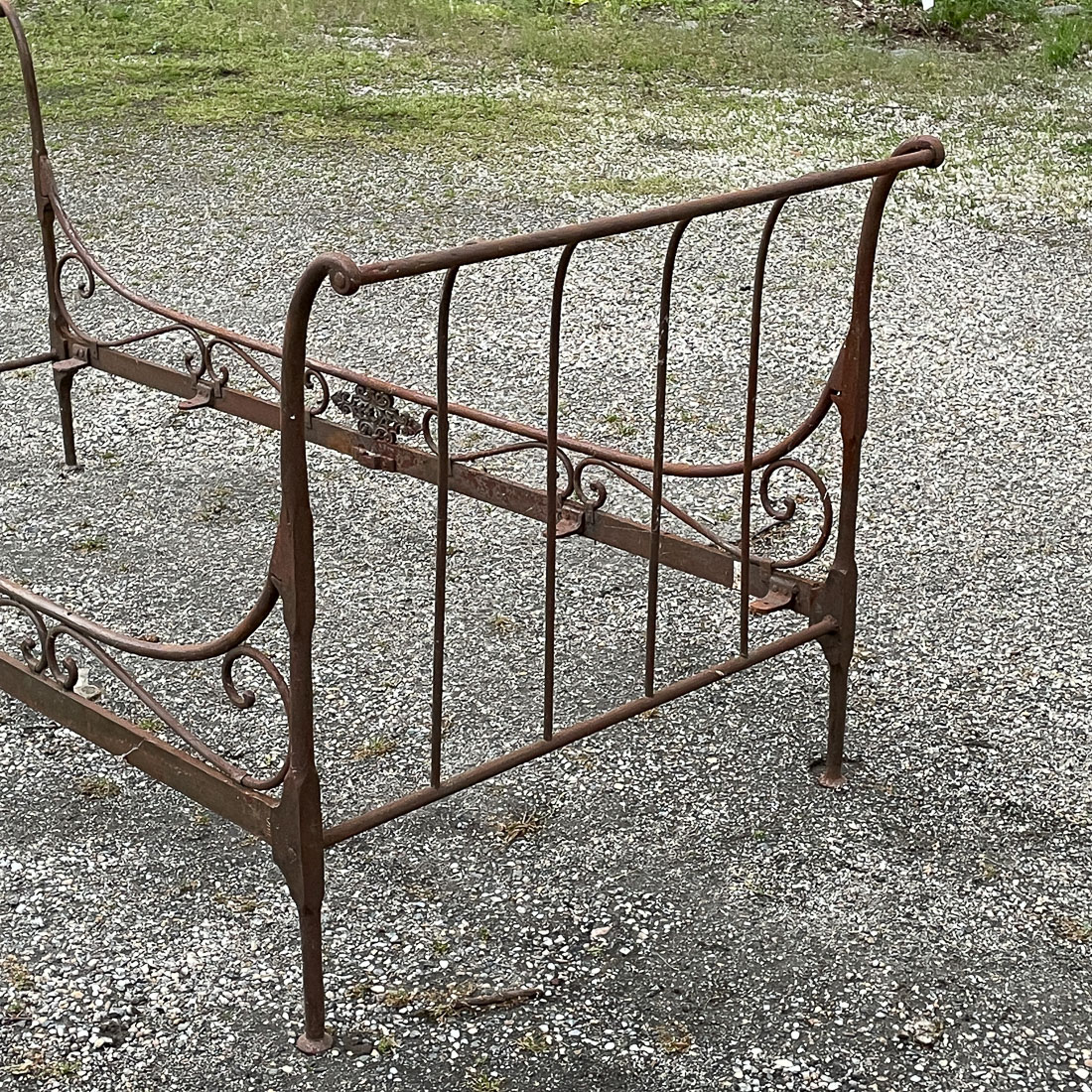 ANTIQUE WROUGHT IRON DAYBED