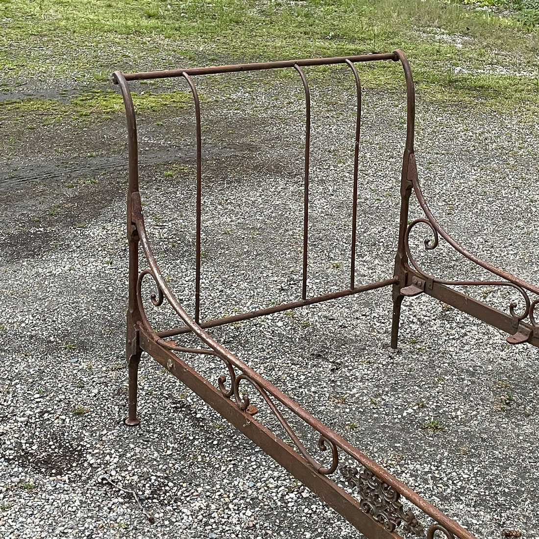ANTIQUE WROUGHT IRON DAYBED