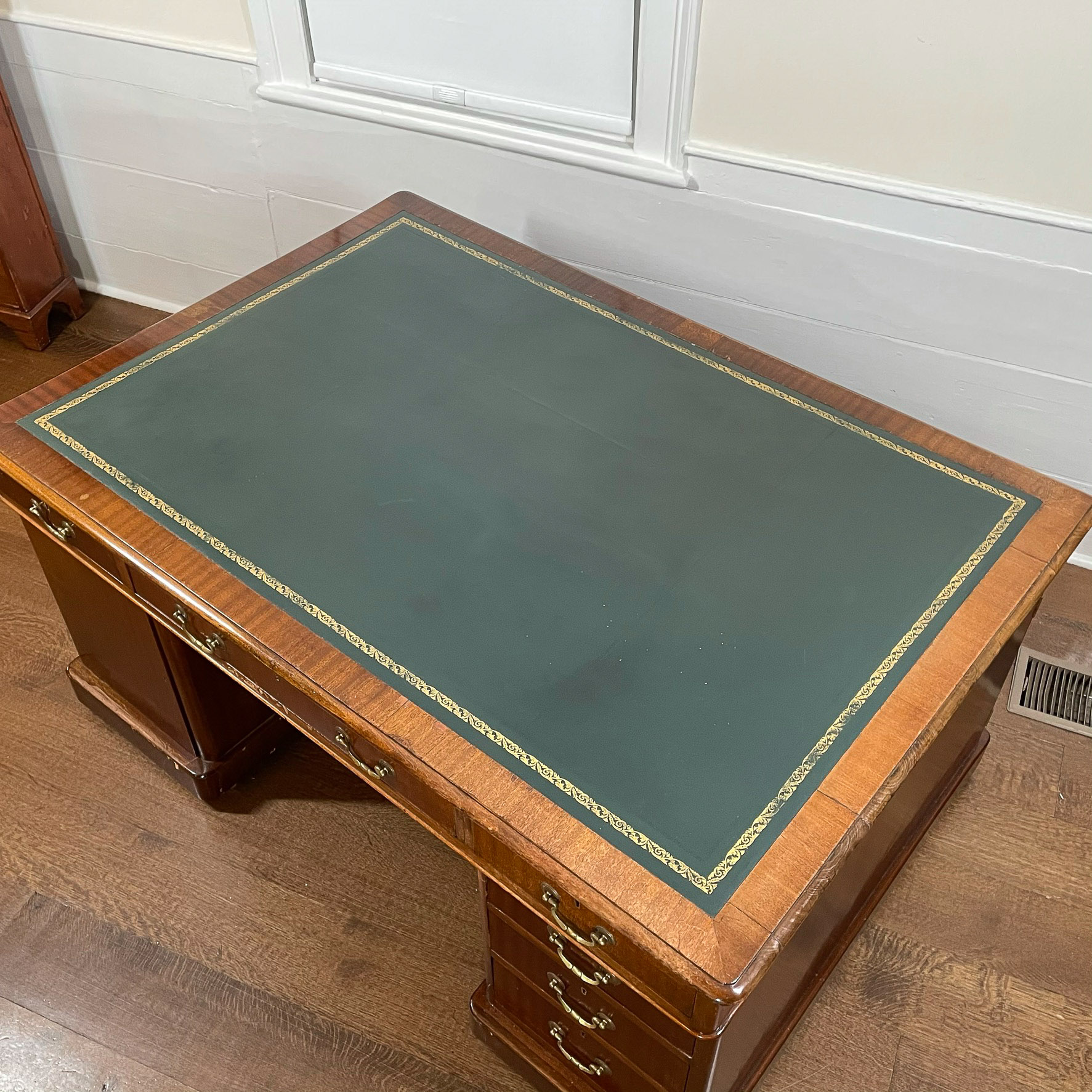 BEAUTIFUL ANTIQUE LEATHER TOP PARTNER'S DESK