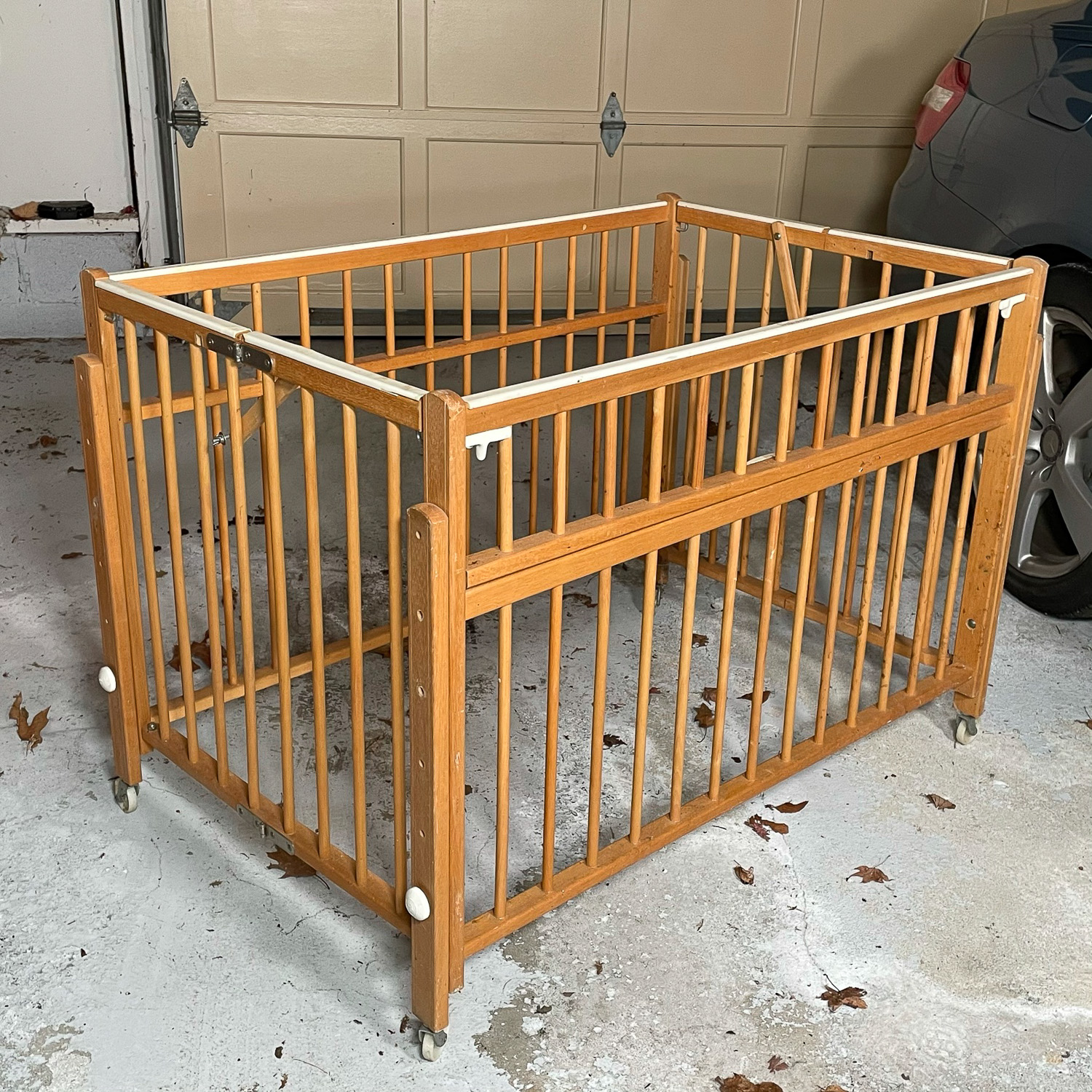 PORTACRIB FOLDING PLAYPEN/ CRIB