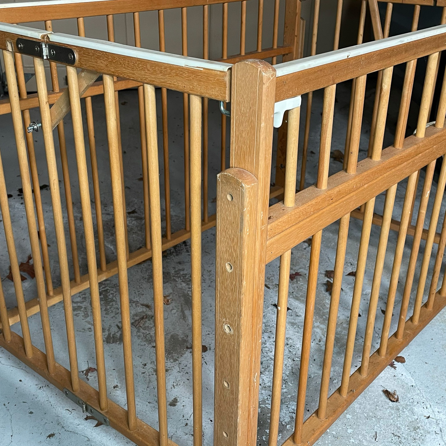 PORTACRIB FOLDING PLAYPEN/ CRIB