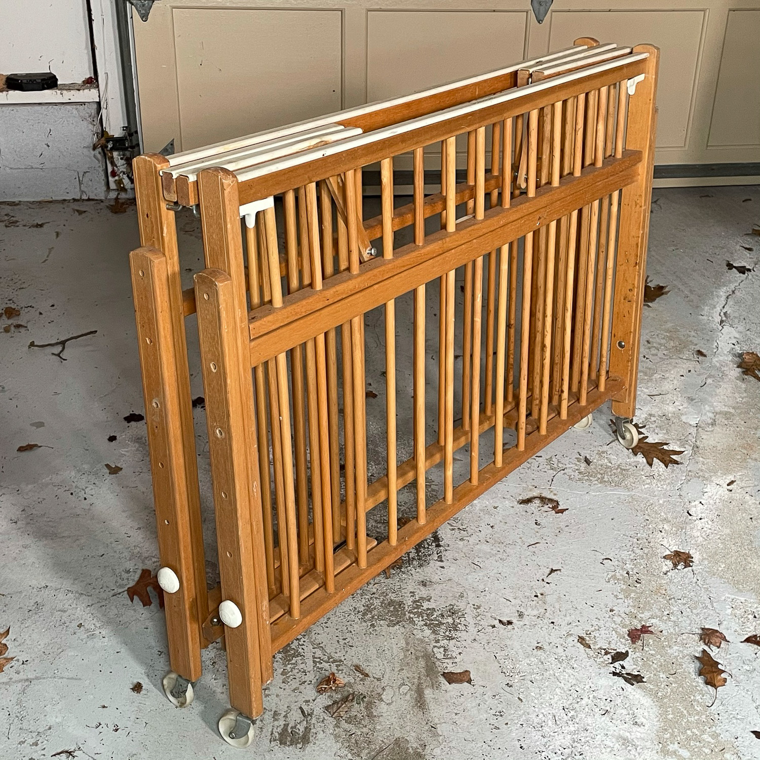 PORTACRIB FOLDING PLAYPEN/ CRIB